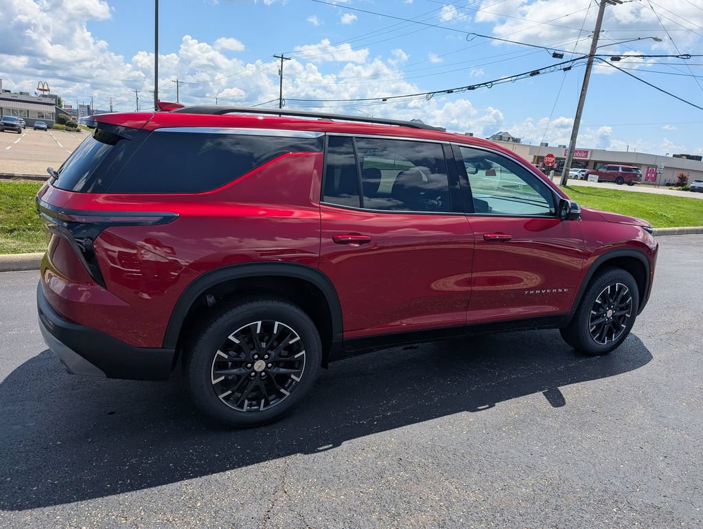 New 2026 Chevrolet Traverse LT w/ Sun and Wheel Package AWD/4WD image 9