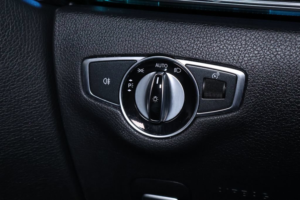 Used 2020 Mercedes-Benz E 350 4MATIC Sedan w/ Parking Assistance Package image 28