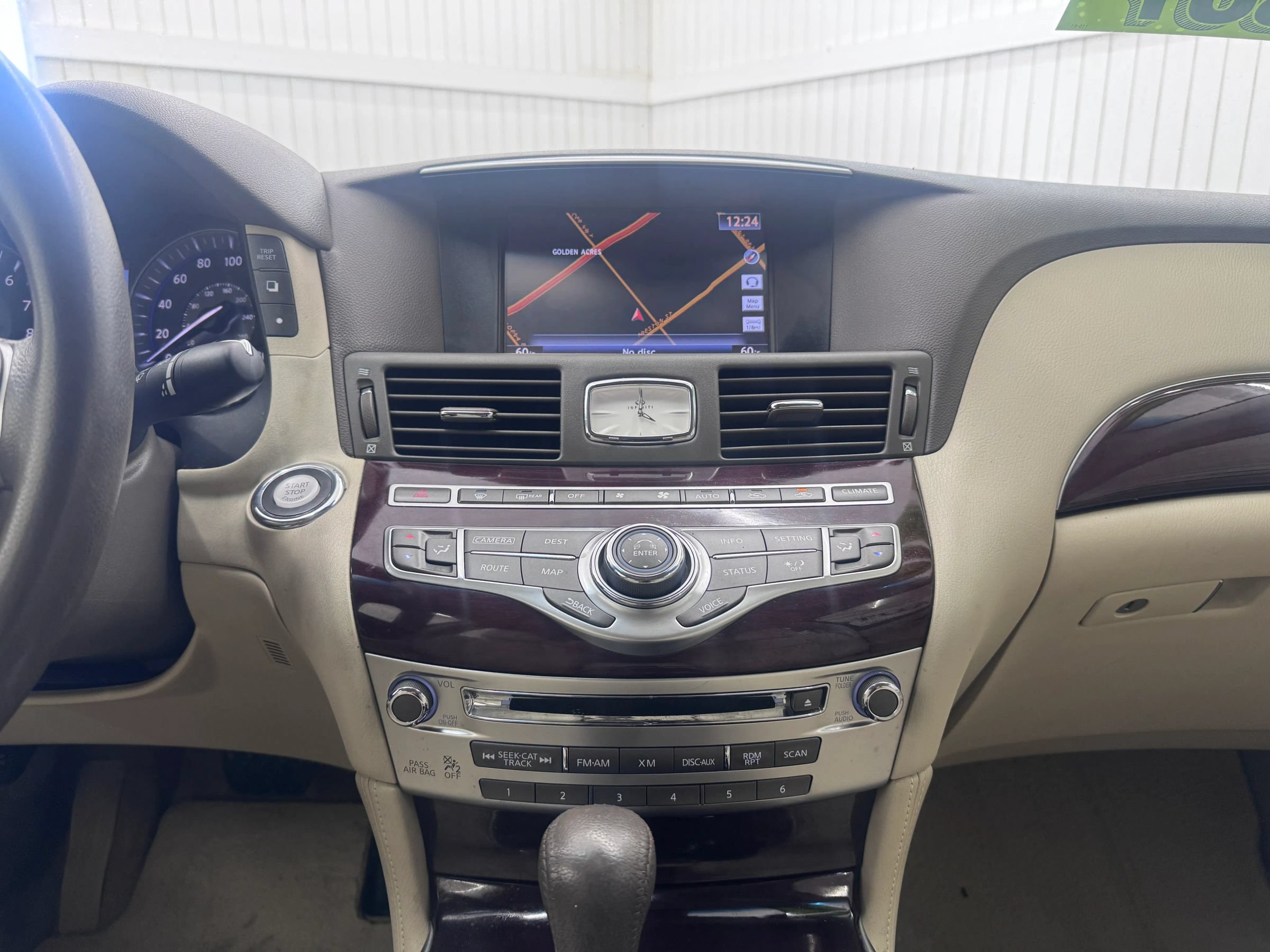 Used 2015 INFINITI Q70 3.7 RWD image 18