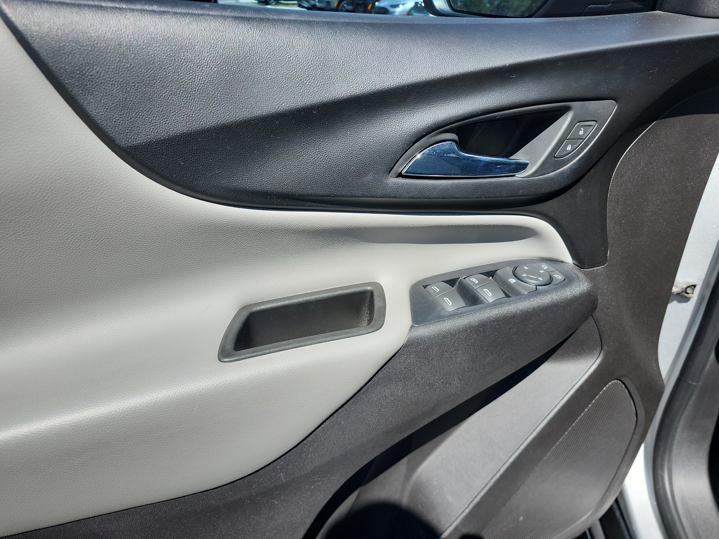 Used 2019 Chevrolet Equinox LS FWD image 16