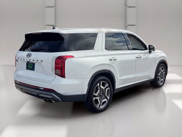 Used 2023 Hyundai Palisade SEL w/ Premium Package FWD image 5