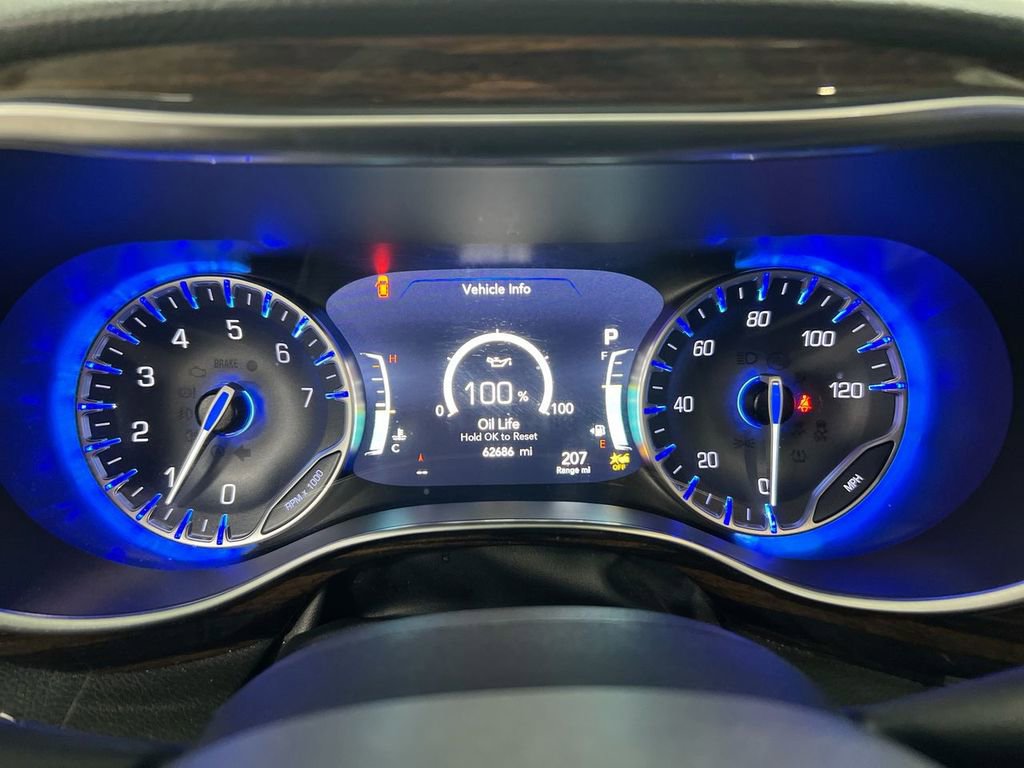 Used 2024 Chrysler Pacifica Limited image 12