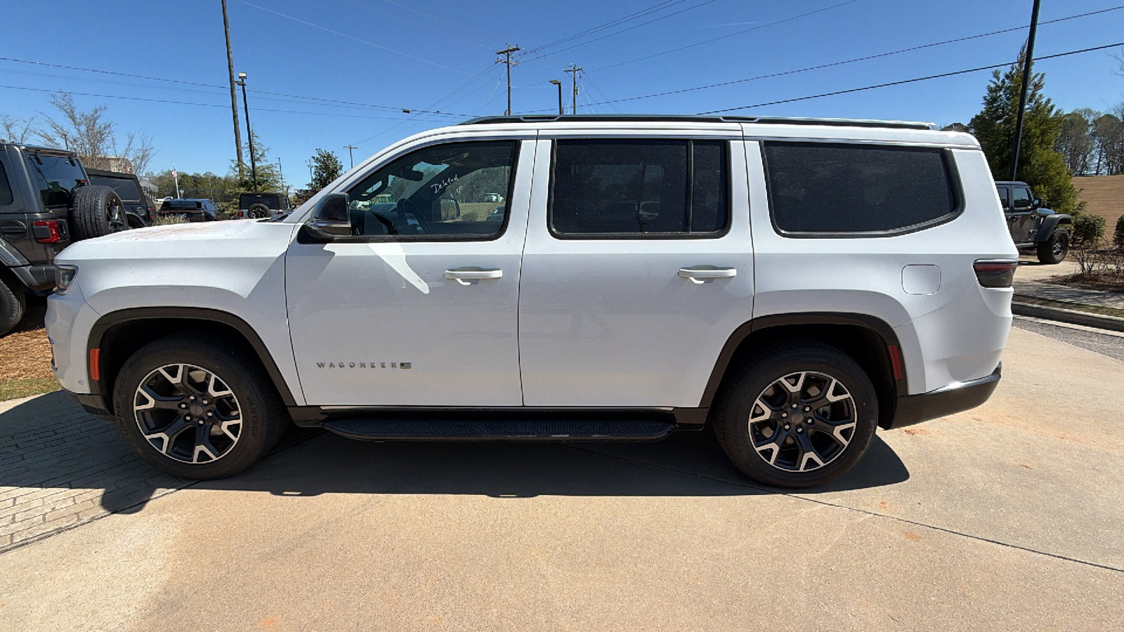 Used 2023 Jeep Wagoneer Series III w/ Preferred Equipment Group image 11