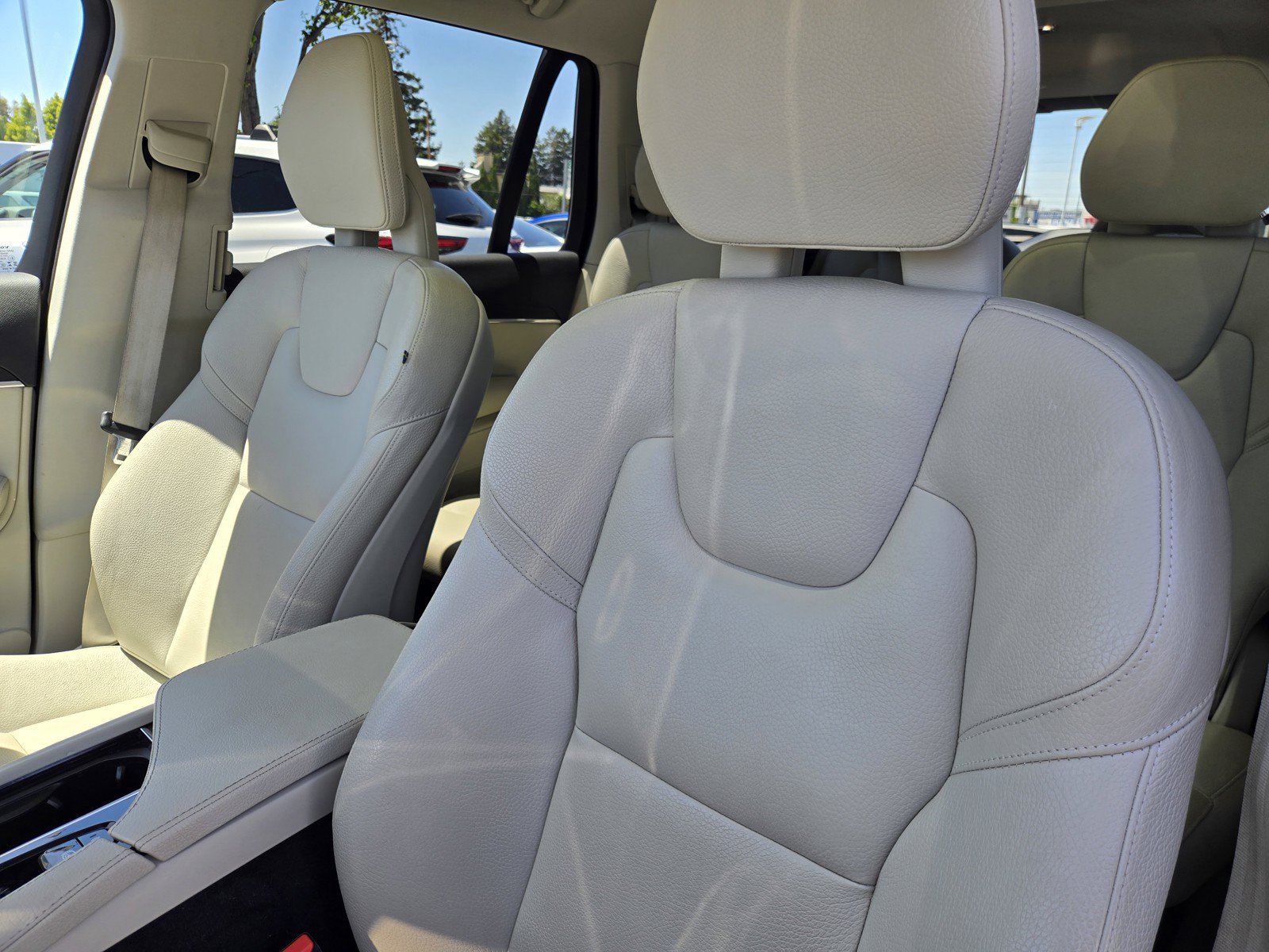 Used 2020 Volvo XC90 T6 Momentum AWD/4WD image 17