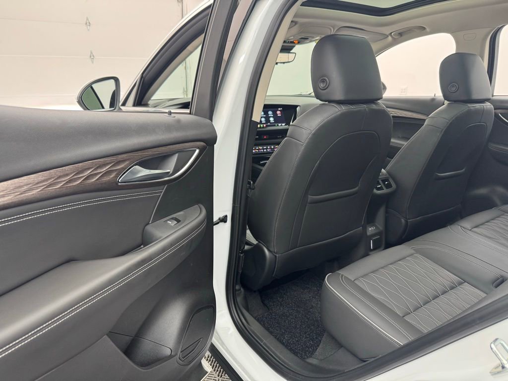 Used 2023 Buick Envision Avenir image 42