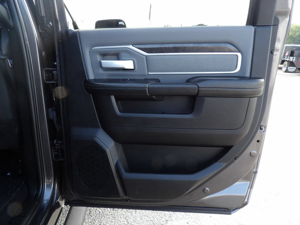 Used 2022 RAM 3500 Big Horn AWD/4WD image 32