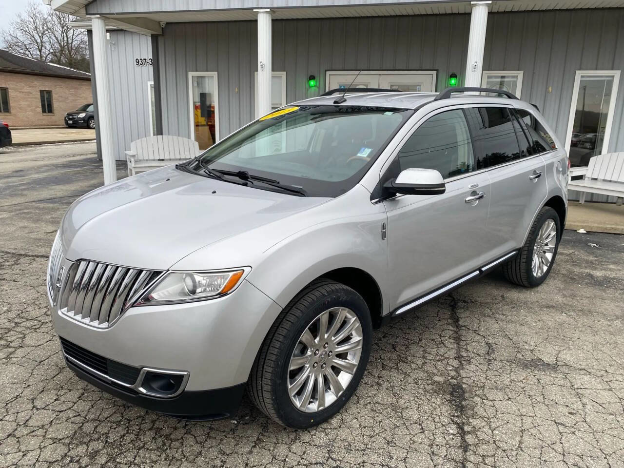 Used 2013 Lincoln MKX FWD image 3