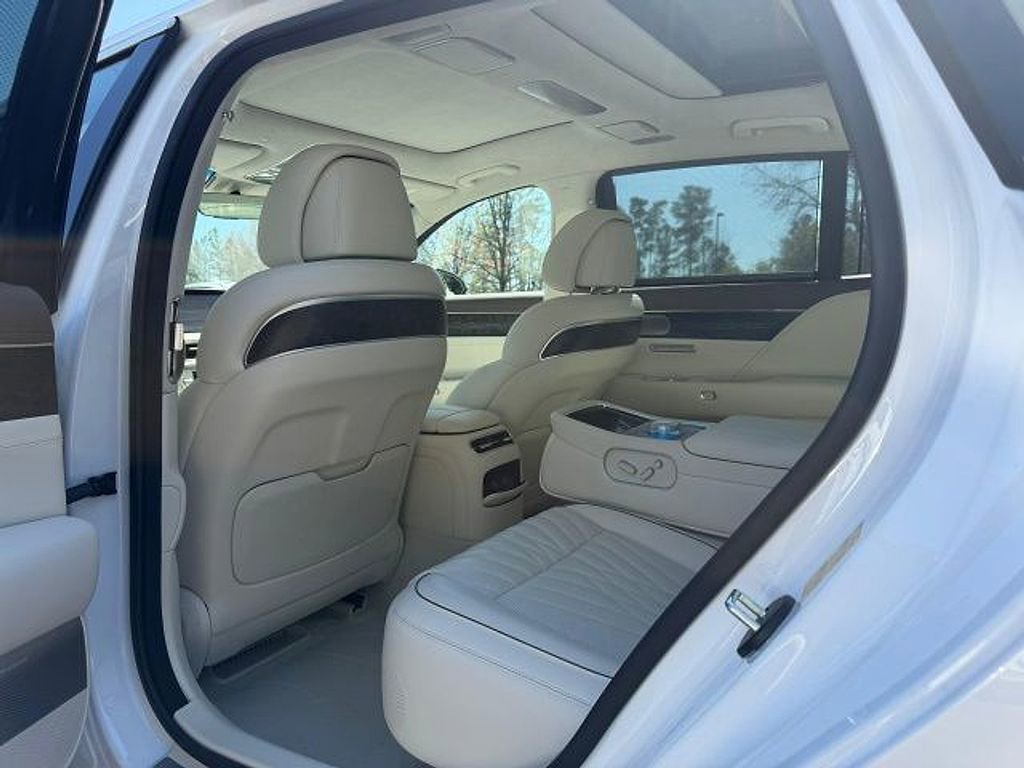 Used 2025 Genesis G90 3.5T image 8