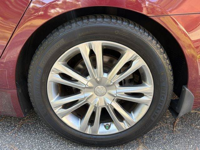 Used 2013 Hyundai Genesis 3.8 w/ Premium Pkg RWD image 35