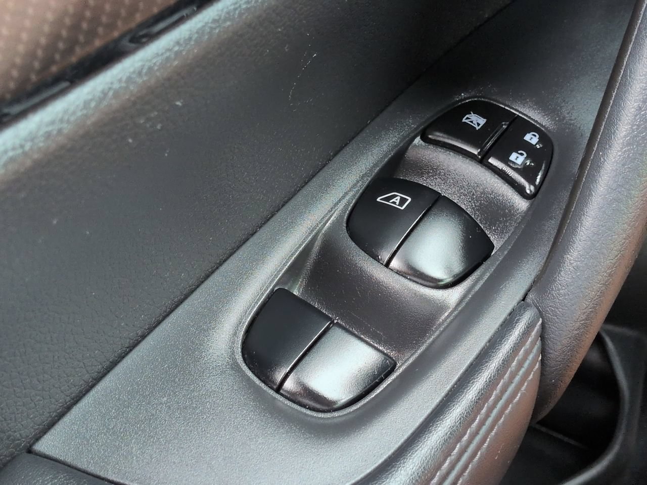 Used 2018 Nissan Rogue SL AWD/4WD image 24