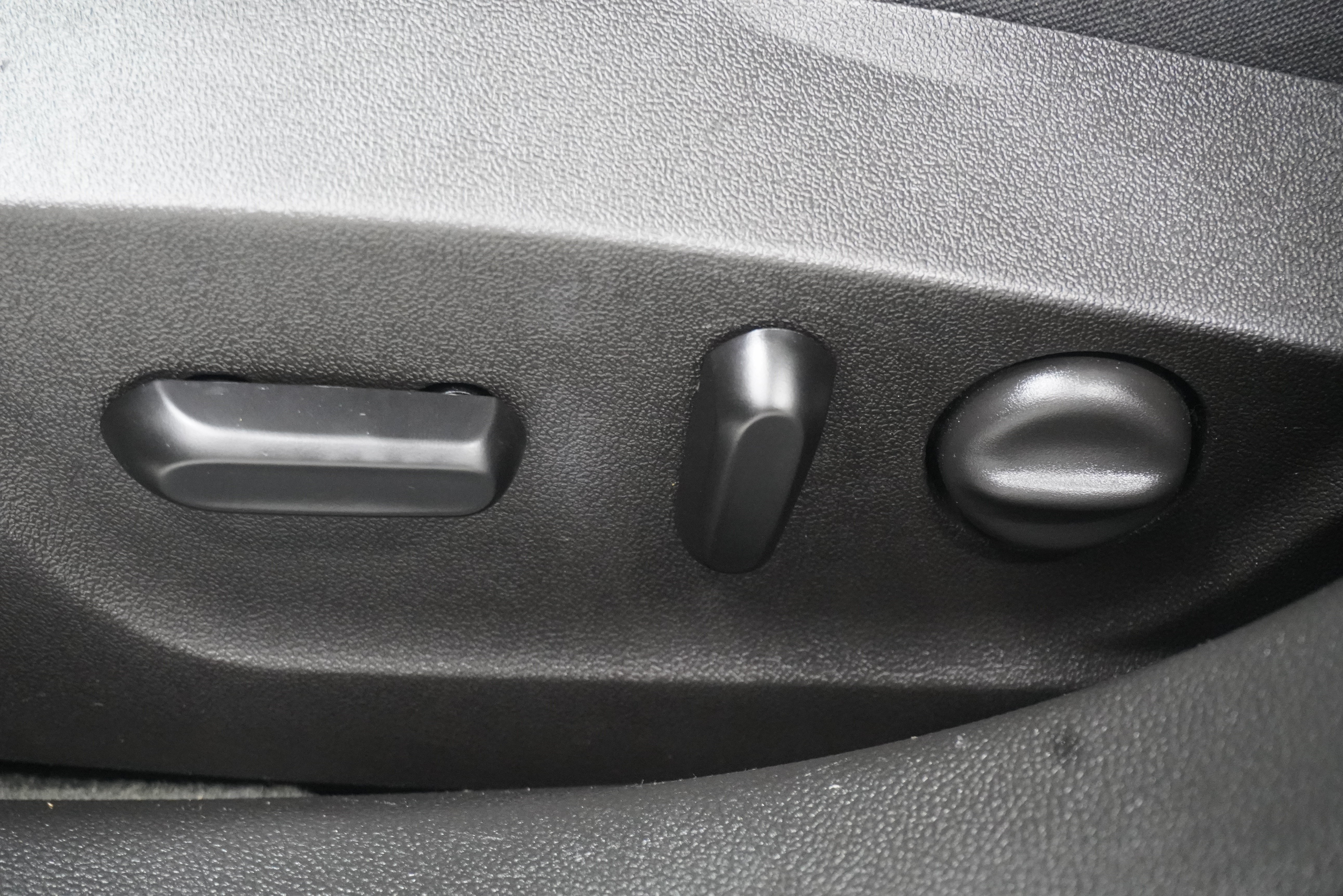 Used 2017 Buick Regal Sport Touring FWD image 14