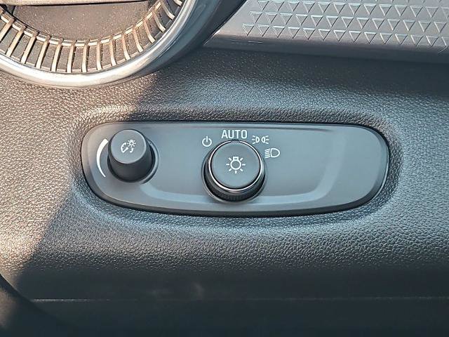 Certified 2025 Chevrolet Trax ACTIV w/ Sunroof Package FWD image 17