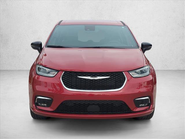 Used 2025 Chrysler Pacifica Select image 2