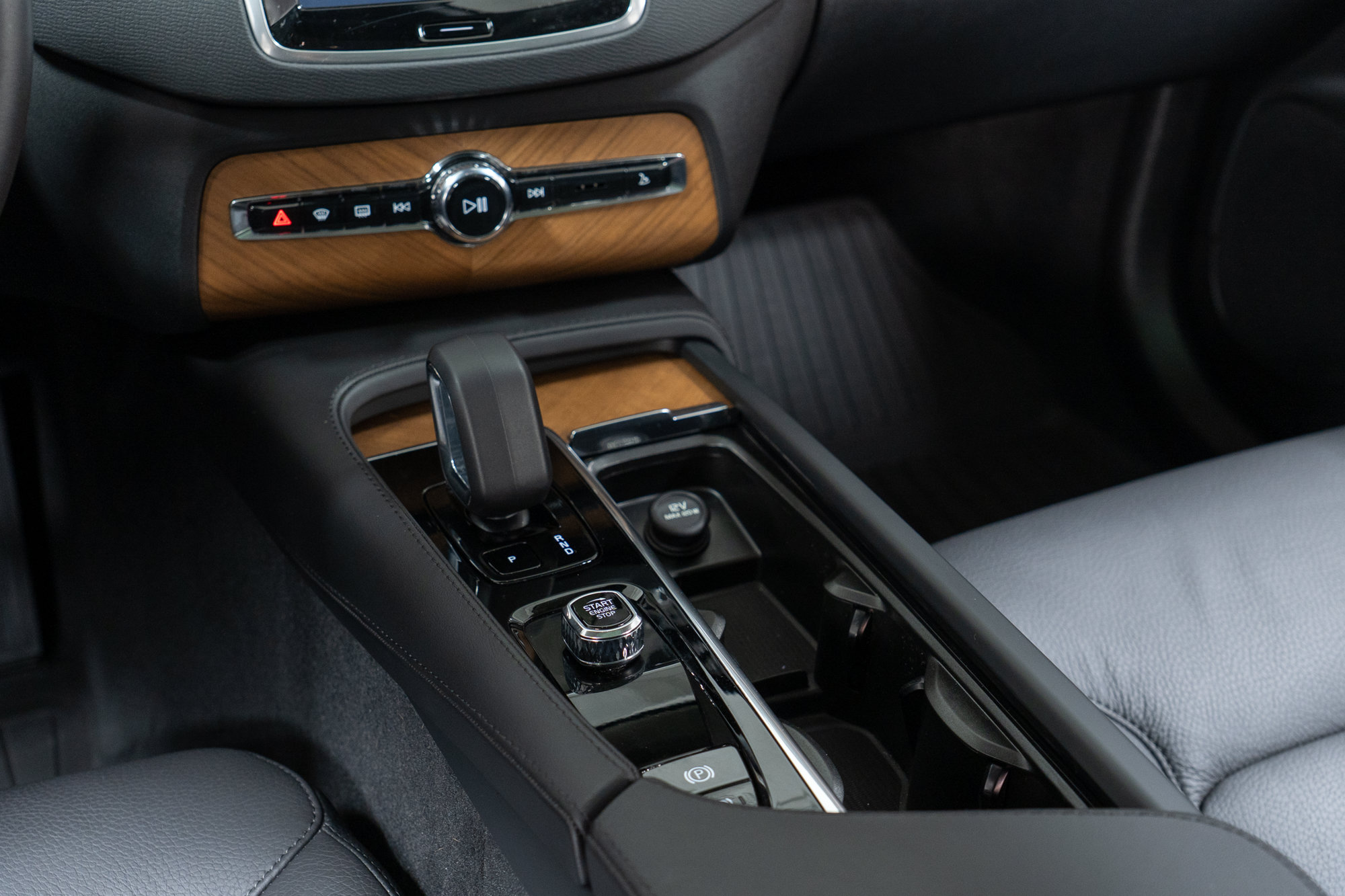 Certified 2025 Volvo XC90 T8 Plus w/ Protection Package Premier AWD/4WD image 20