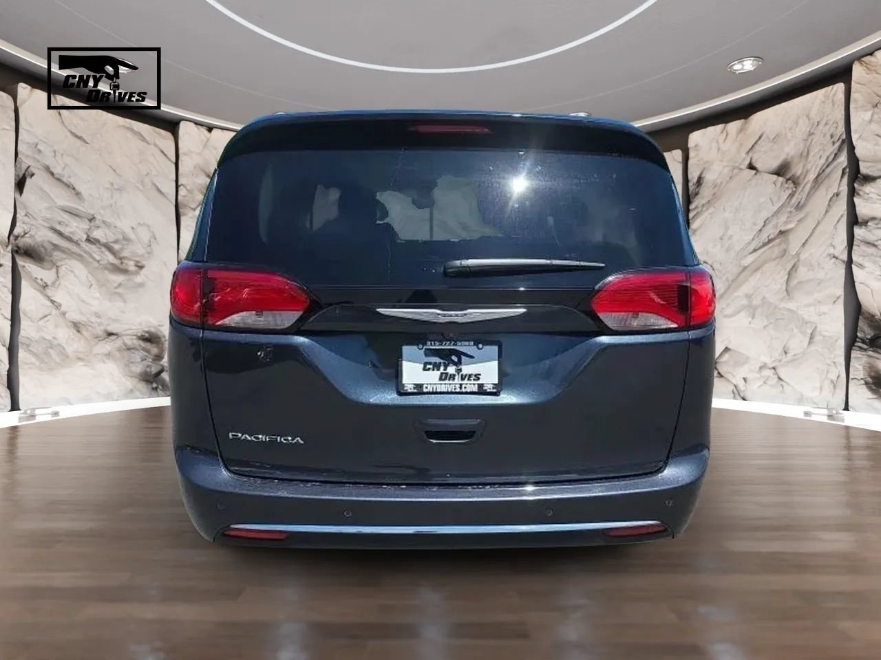 Used 2020 Chrysler Pacifica Touring-L FWD image 6