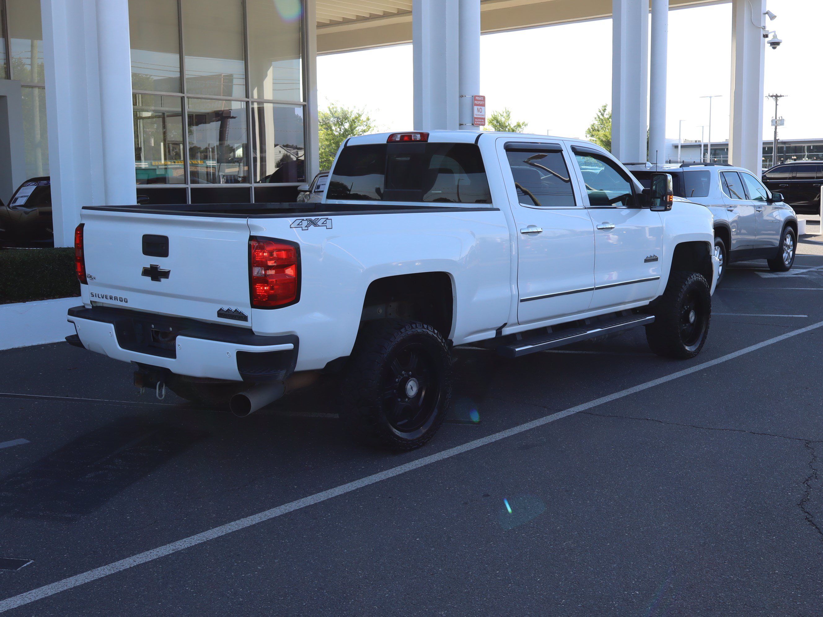 Used 2019 Chevrolet Silverado 2500 High Country w/ Duramax Plus Package AWD/4WD image 10