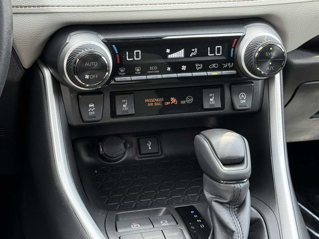 Used 2022 Toyota RAV4 XLE w/ Convenience Package AWD/4WD image 17