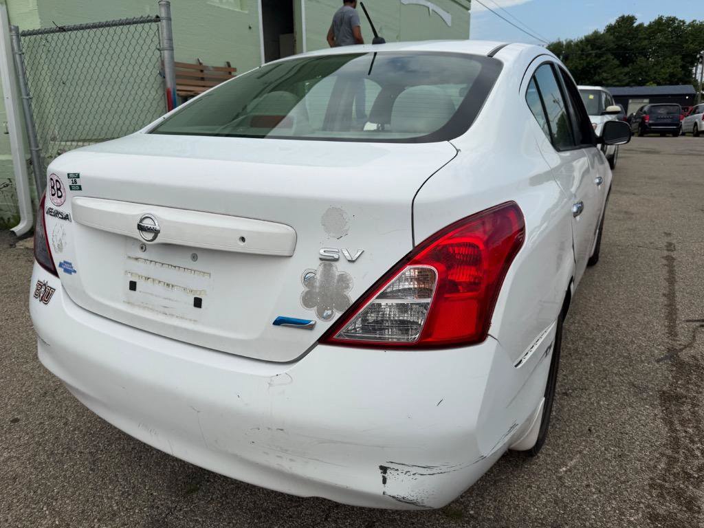 Used 2012 Nissan Versa SV FWD image 7