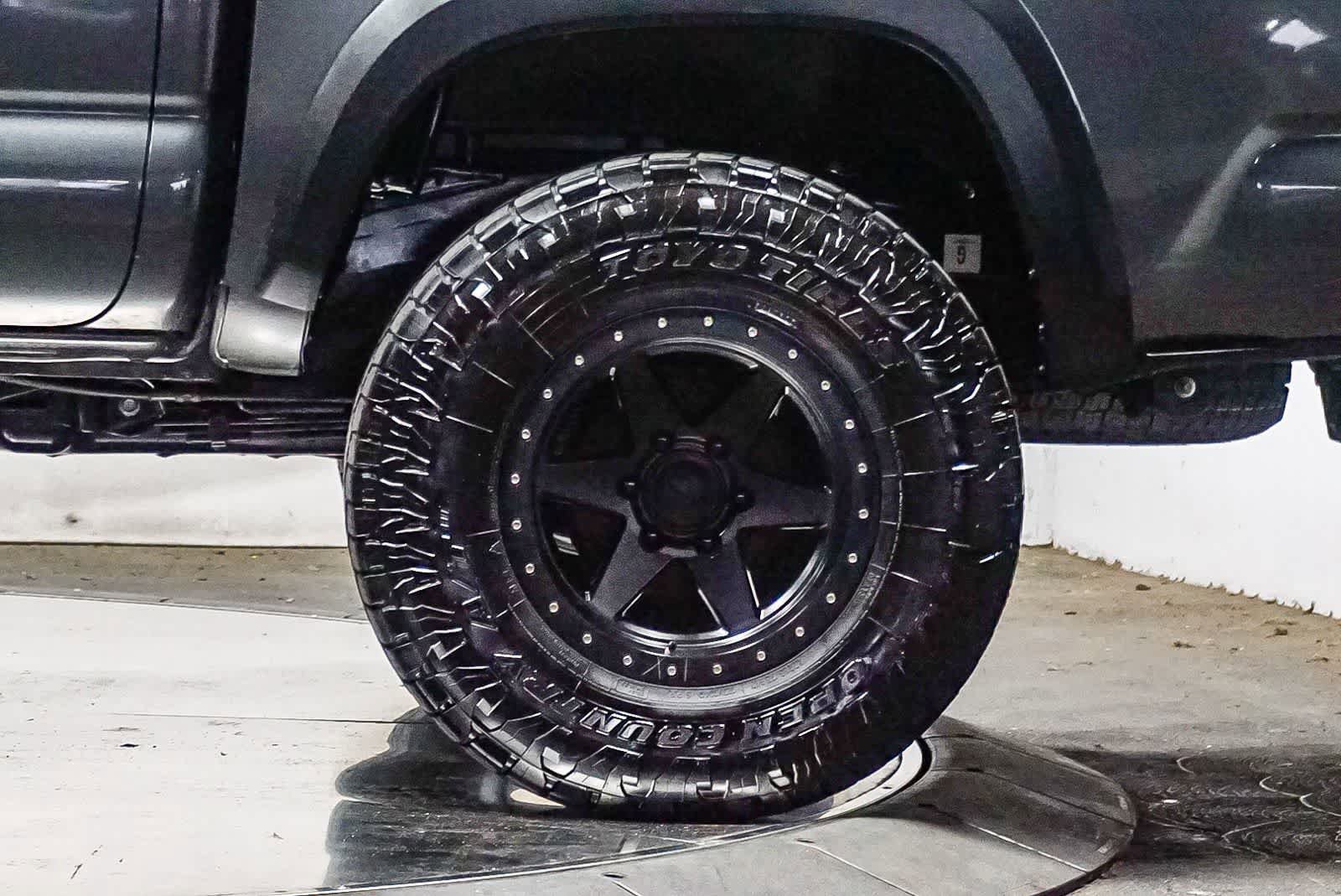 Used 2019 Toyota Tacoma TRD Off-Road w/ Technology Package AWD/4WD image 10