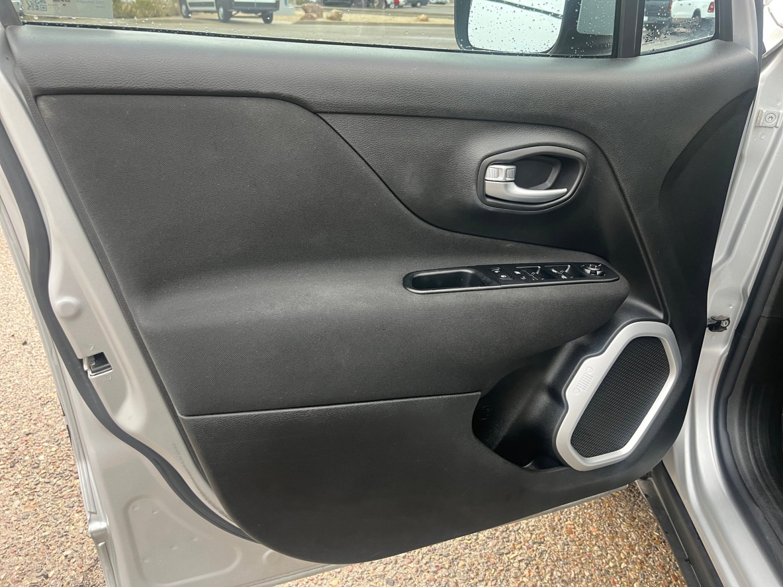 Used 2020 Jeep Renegade Latitude w/ UConnect 8.4 Nav Group image 13