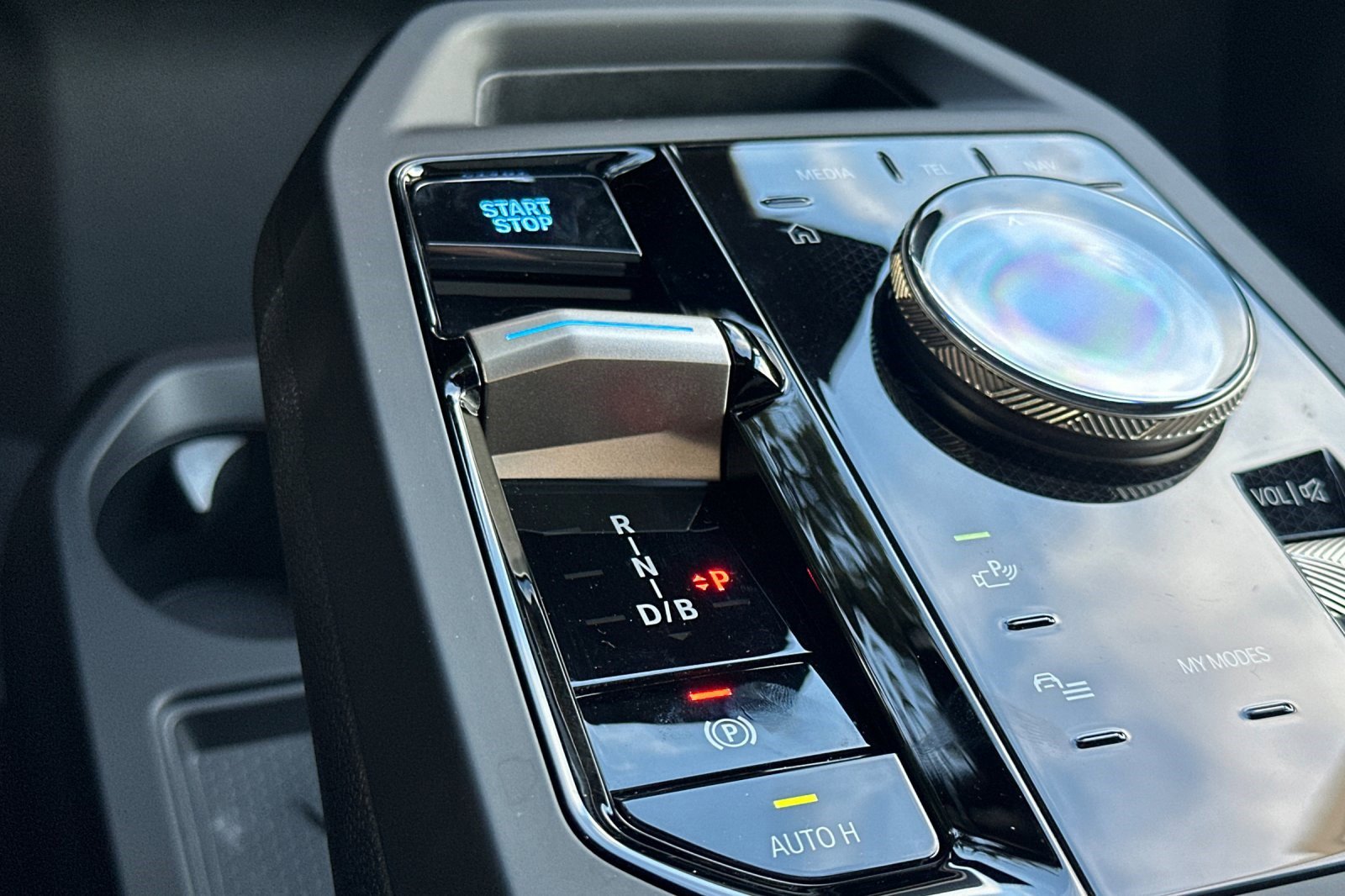 Used 2025 BMW iX xDrive50 w/ Sport Package image 29