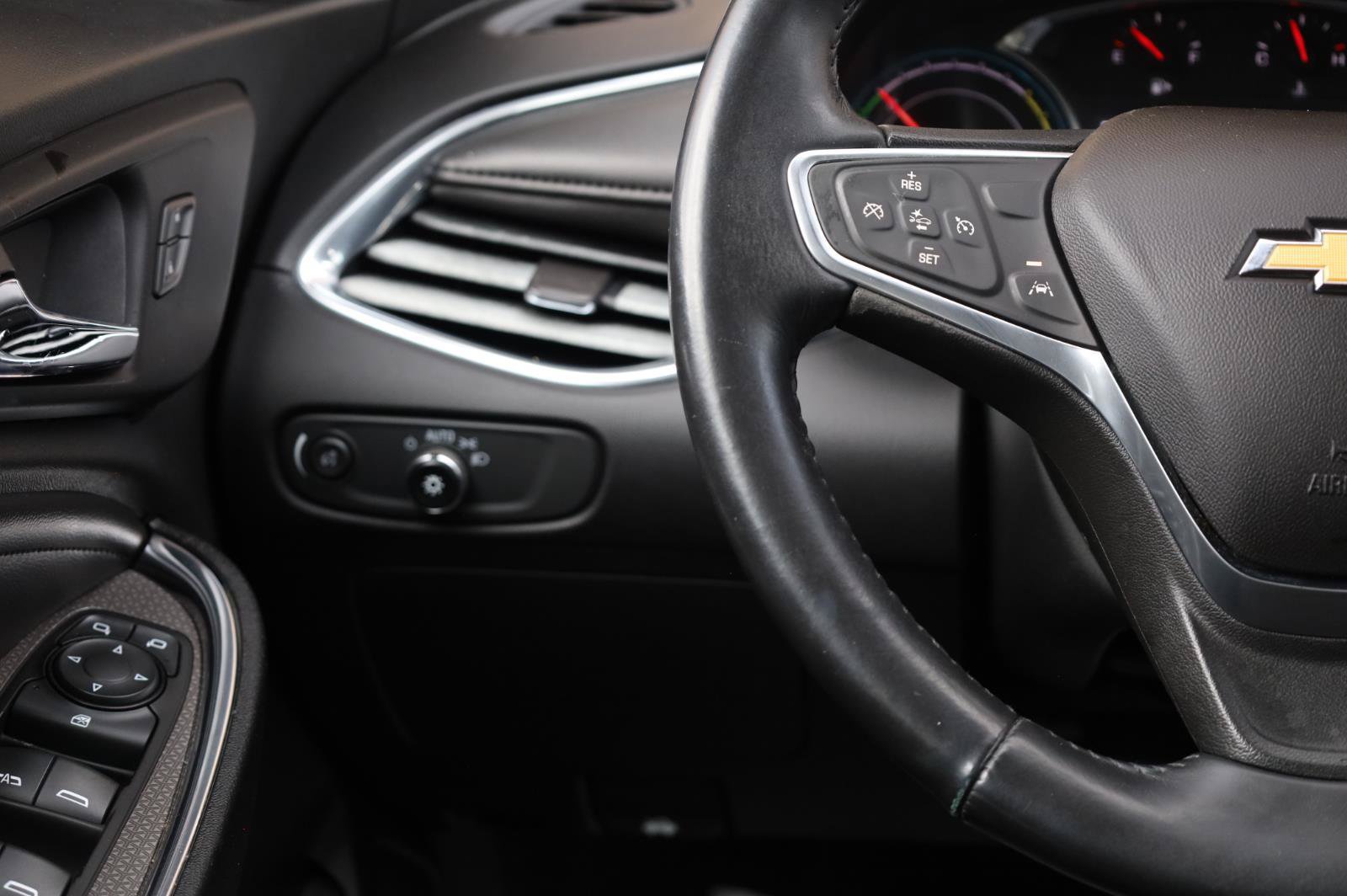 Used 2018 Chevrolet Malibu Hybrid w/ Leather Package FWD image 31