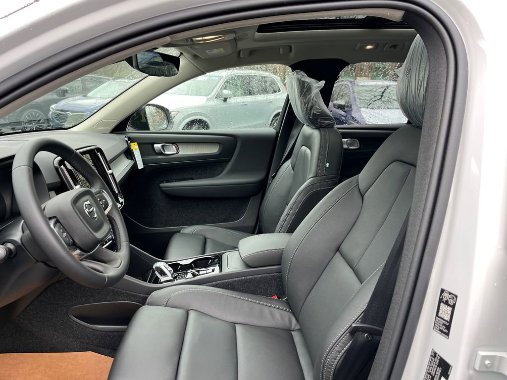 New 2026 Volvo XC40 B5 Plus w/ Protection Package Premier AWD/4WD image 10