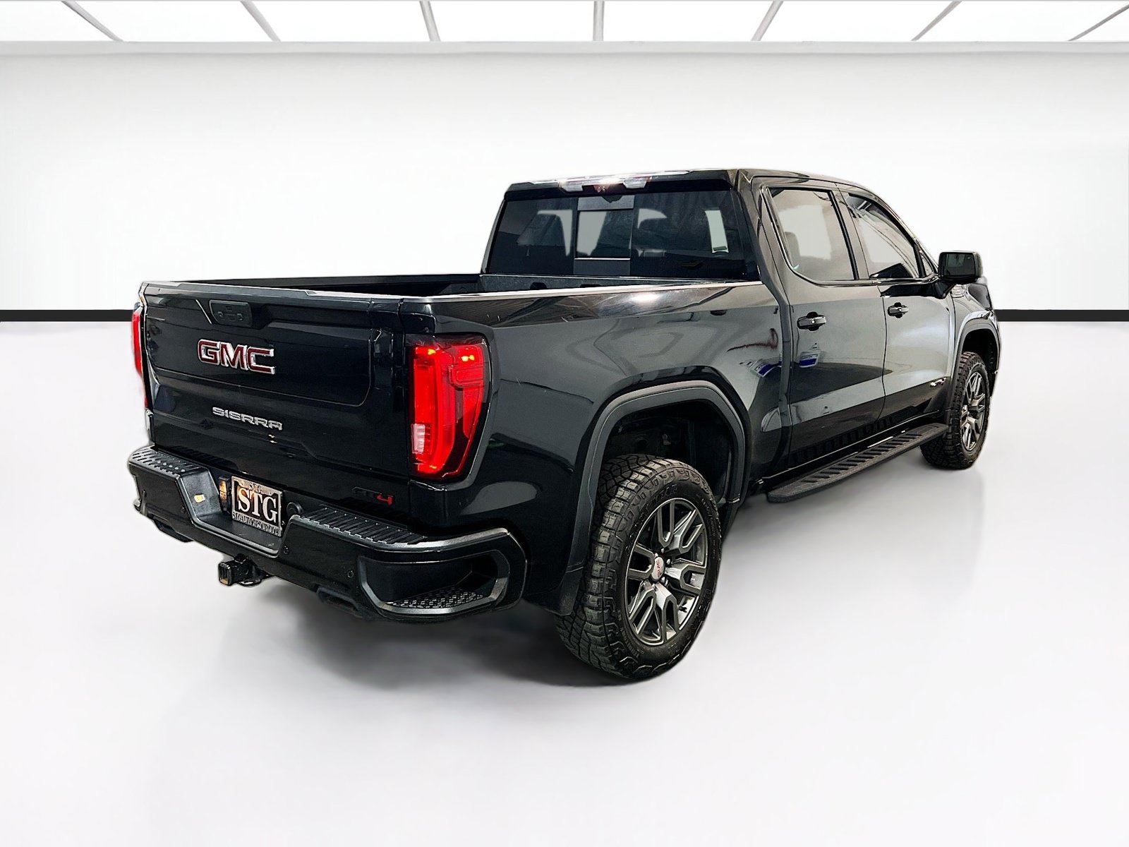Used 2022 GMC Sierra 1500 AT4 w/ AT4 Premium Package AWD/4WD image 4