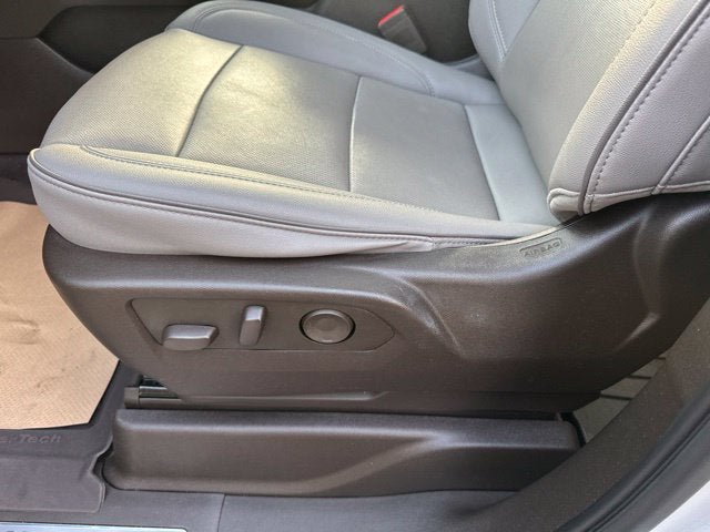 Used 2024 GMC Yukon SLT w/ SLT Premium Package AWD/4WD image 11