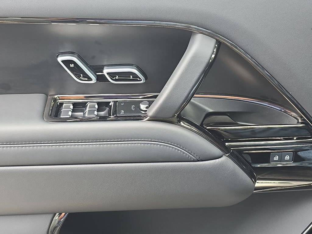 New 2025 Land Rover Range Rover SV image 29
