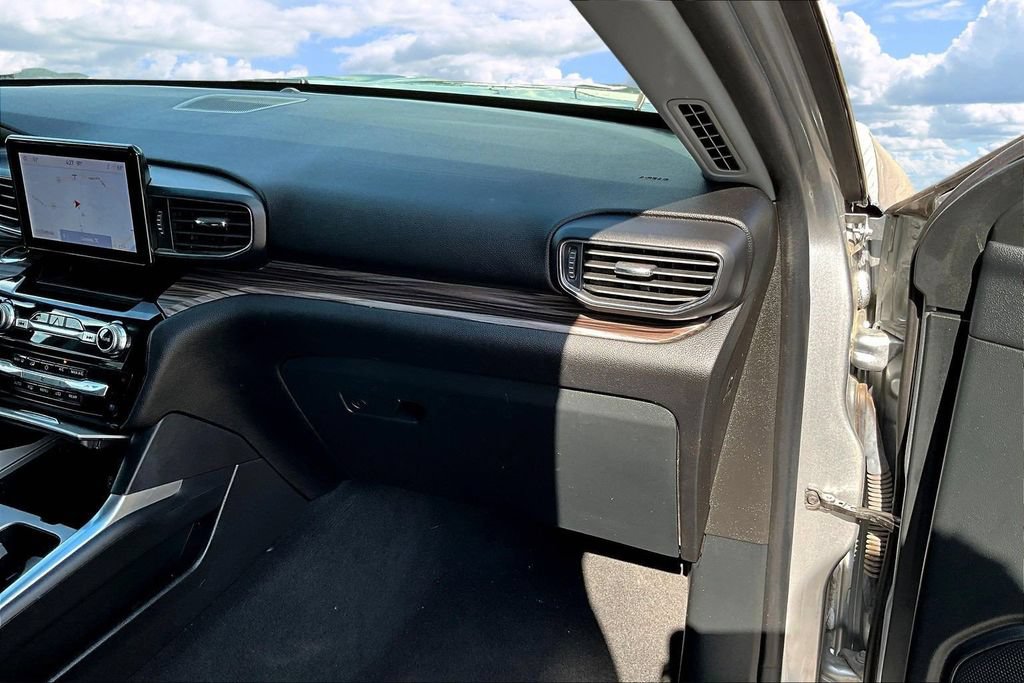 Used 2023 Ford Explorer Limited AWD/4WD image 29