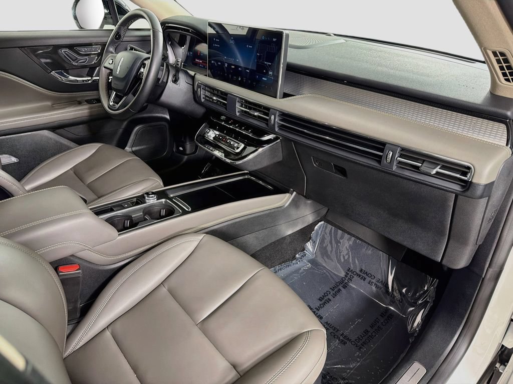 Certified 2025 Lincoln Corsair FWD image 30