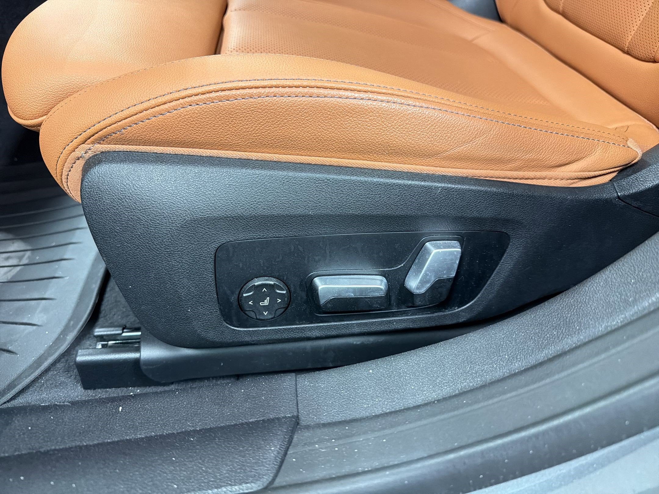 Certified 2023 BMW i4 eDrive35 w/ Premium Package image 13