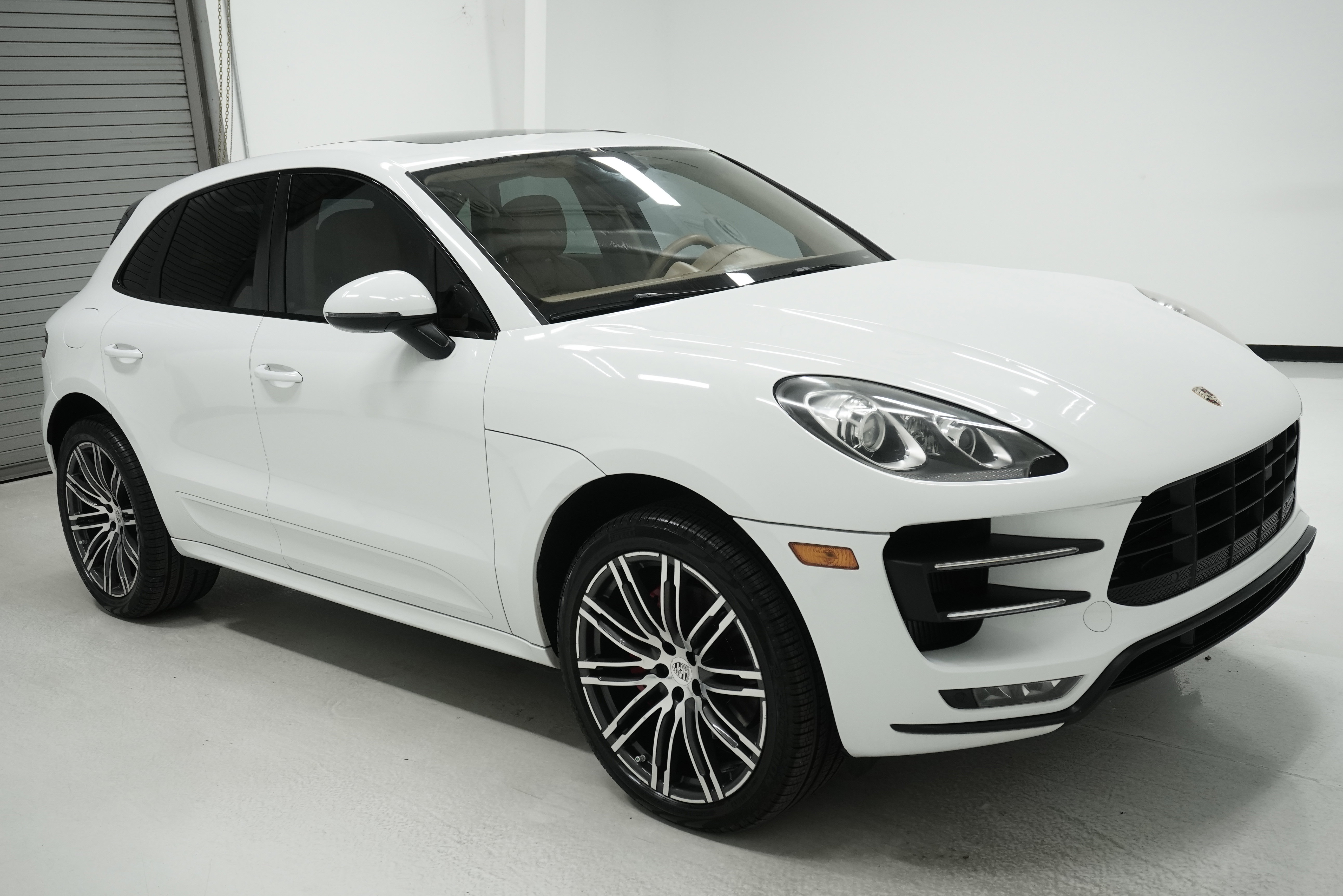 Used 2015 Porsche Macan Turbo image 3