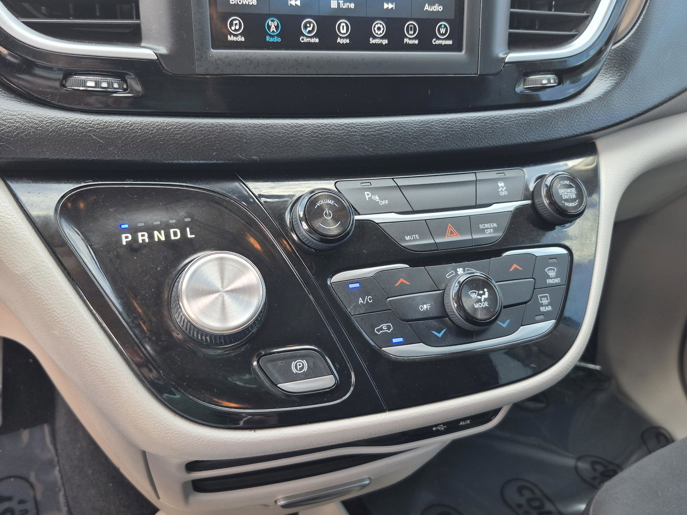 Used 2018 Chrysler Pacifica L image 23