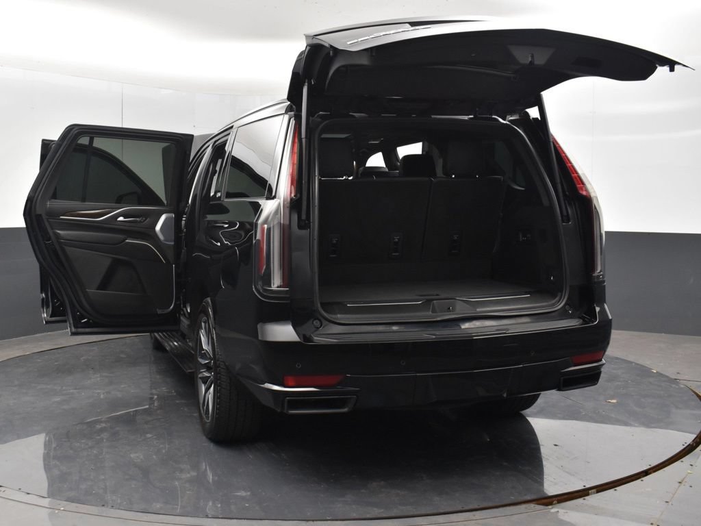 Used 2023 Cadillac Escalade Sport Platinum w/ Heavy-Duty Trailer Package AWD/4WD image 8