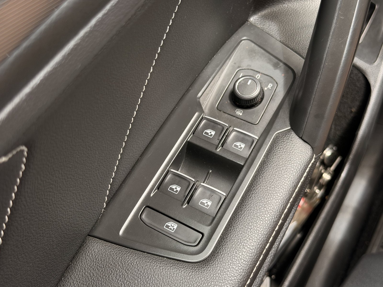 Used 2022 Volkswagen Tiguan SE FWD image 18