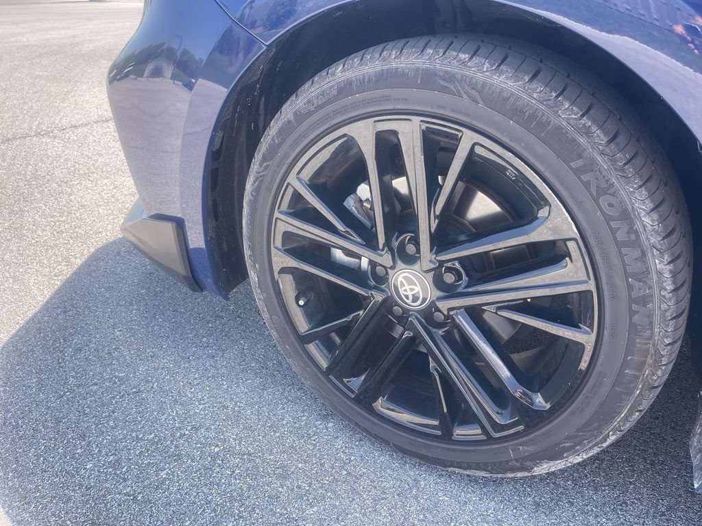 Used 2025 Toyota Camry SE FWD image 2