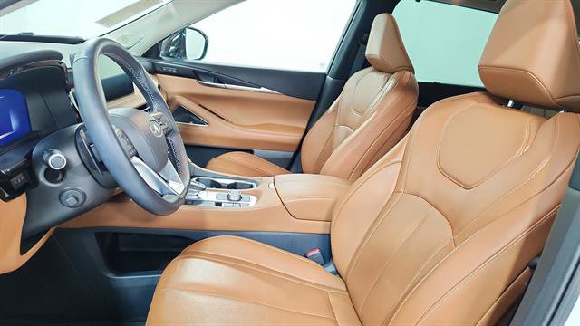 Used 2025 INFINITI QX60 Sensory w/ Vision Package image 11