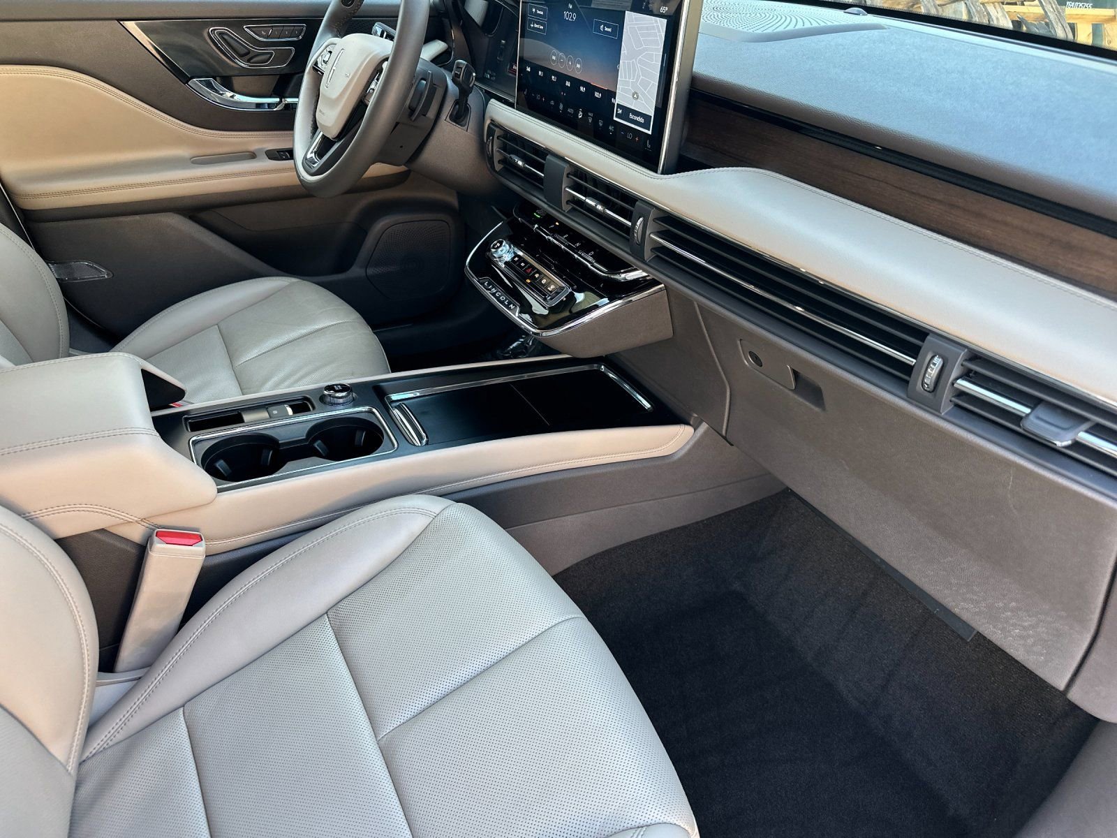 Used 2023 Lincoln Corsair Reserve image 18