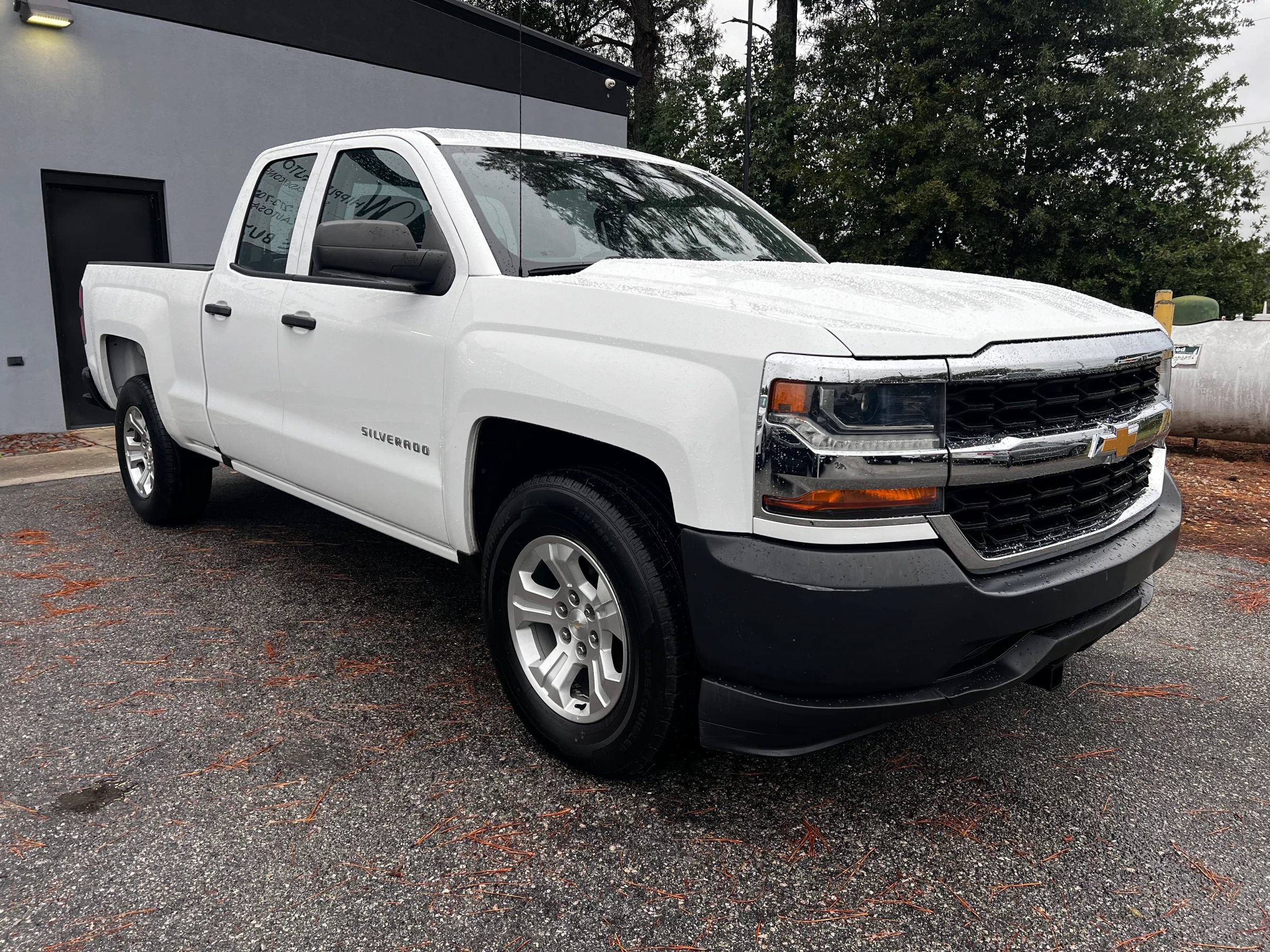 Used 2017 Chevrolet Silverado 1500 W/T RWD image 3