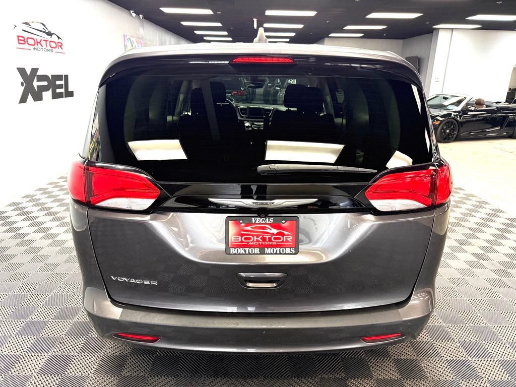 Used 2023 Chrysler Voyager LX FWD image 13