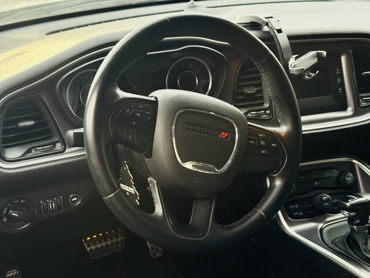 Used 2015 Dodge Challenger SXT RWD image 17