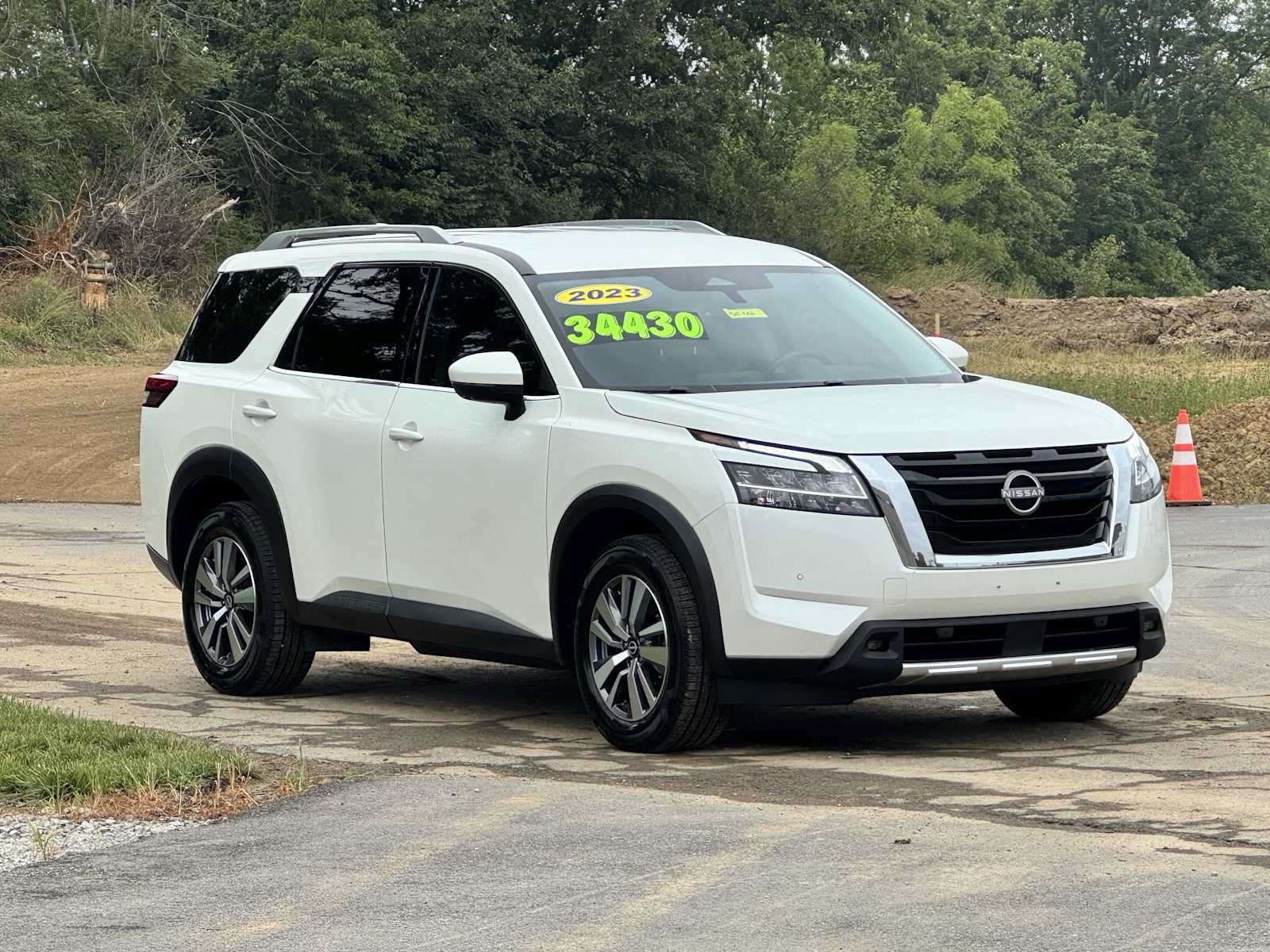 Used 2023 Nissan Pathfinder SL