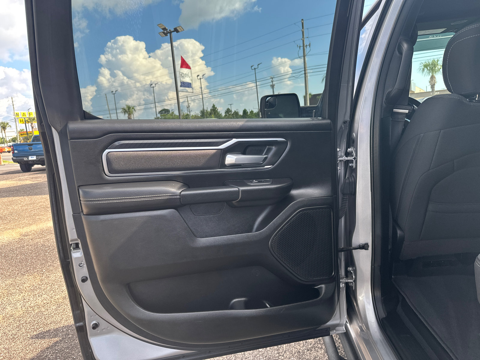 Used 2025 RAM 1500 Big Horn AWD/4WD image 13