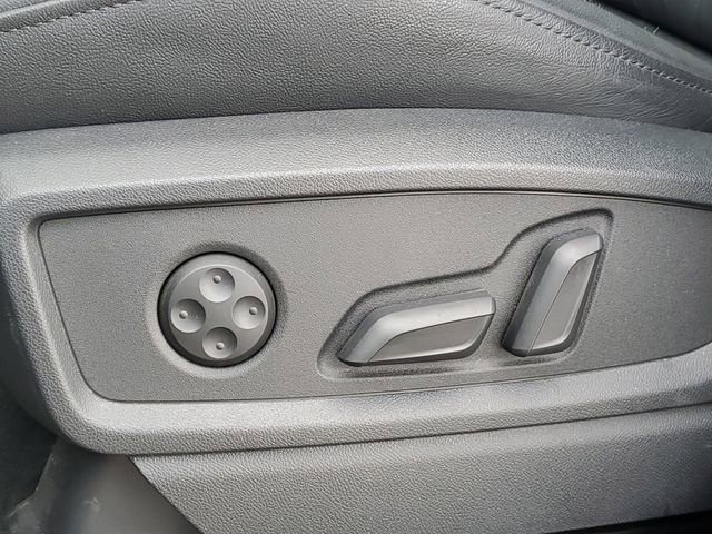 Used 2025 Audi Q5 e Premium Plus w/ Premium Plus Package image 16