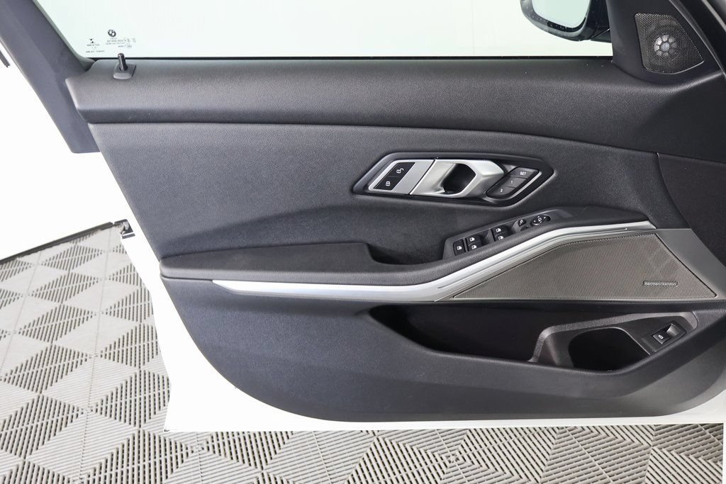 Used 2021 BMW M340i RWD image 12