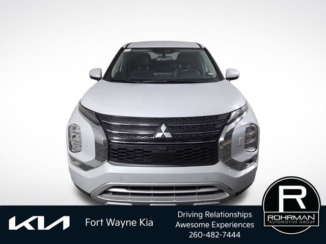 Used 2024 Mitsubishi Outlander SE AWD/4WD image 3