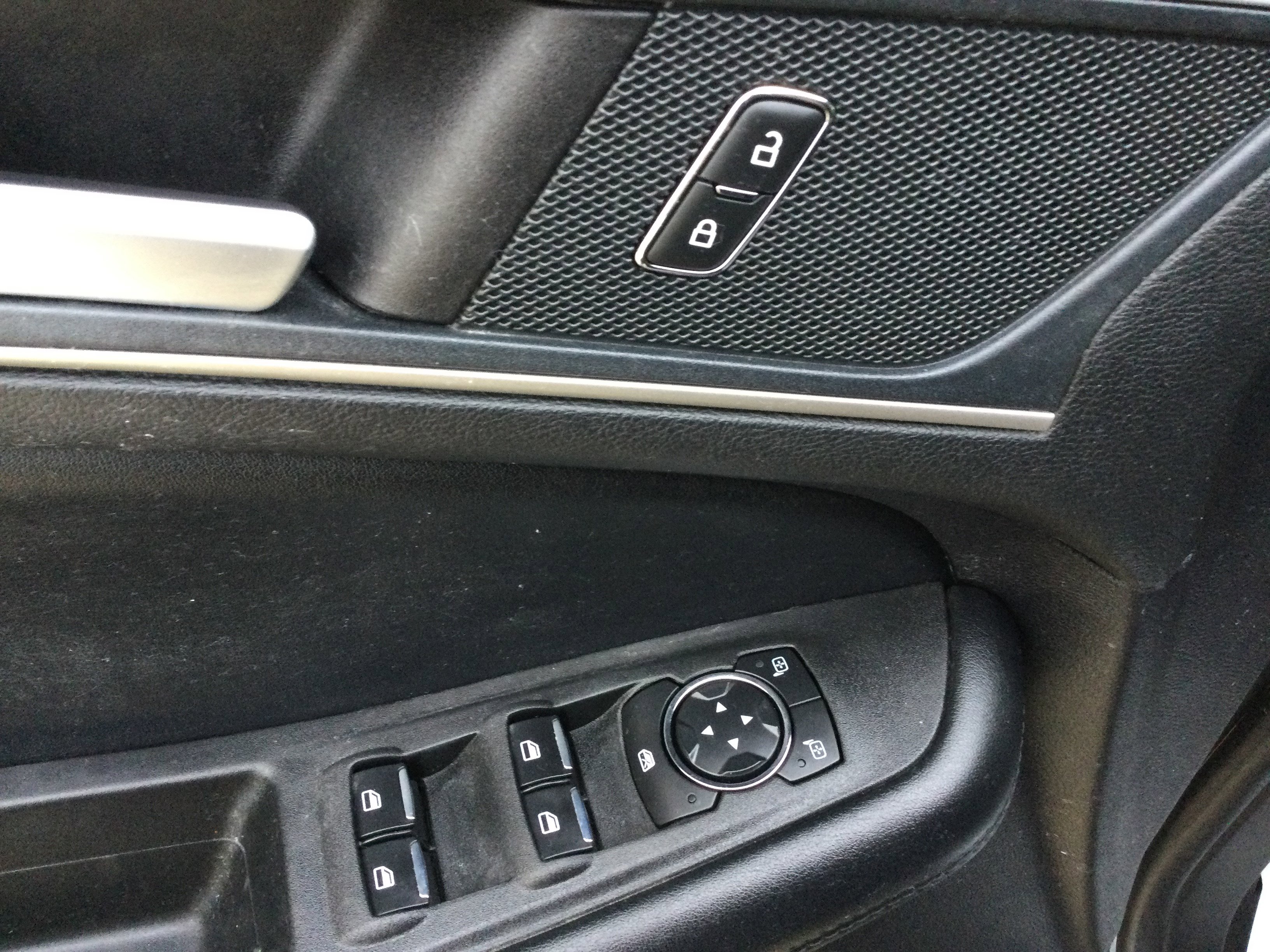 Used 2021 Ford Edge SEL w/ Convenience Package image 9