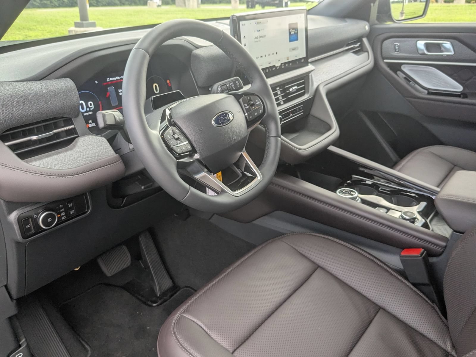 New 2026 Ford Explorer Platinum w/ LUX Leather Package AWD/4WD image 15